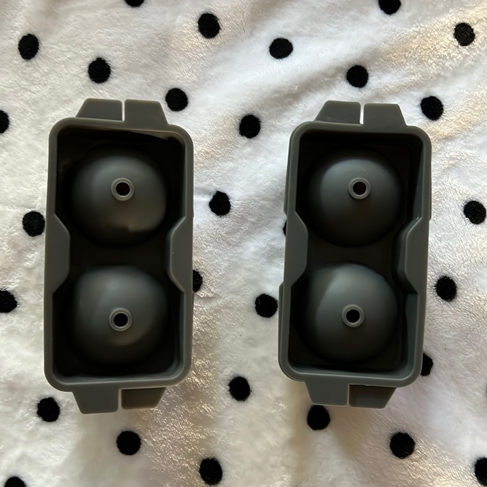 Set of 2 rubber spear ice tray